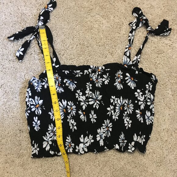 Shosho Ruched Daisy Summer Tie Shoulder Crop Top - Picture 10 of 10